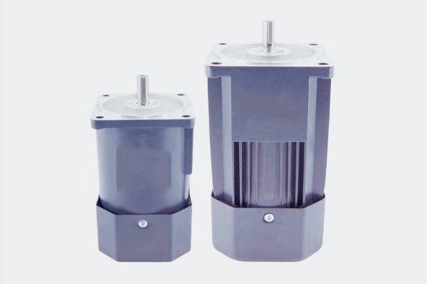 單相電怎么讓電機(jī)轉(zhuǎn)起來(lái)？一文看懂220V單相交流電機(jī)原理！